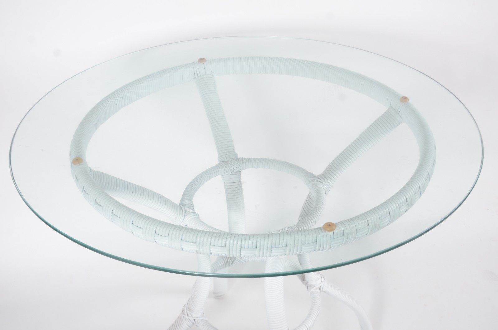 Conjunto para varanda de vime branco composto de: 4 cadeiras e mesa... - foto 4 de 6