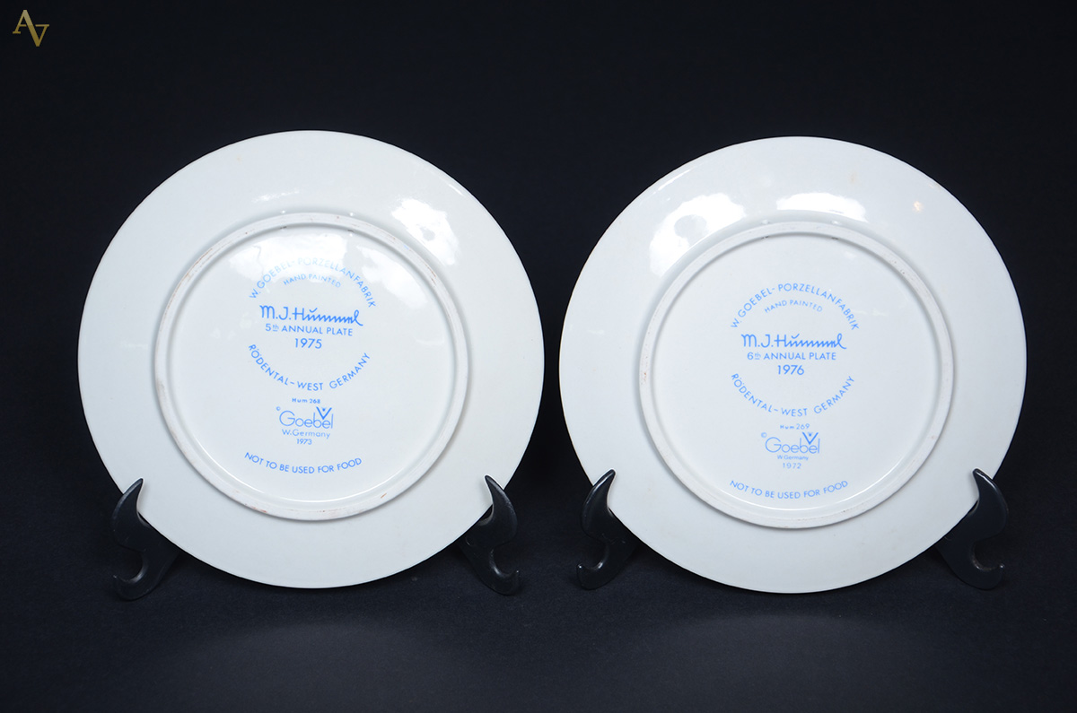 Dois pratos de porcelana alemã GOEBELde coleção, assinados M. J... - foto 2 de 2