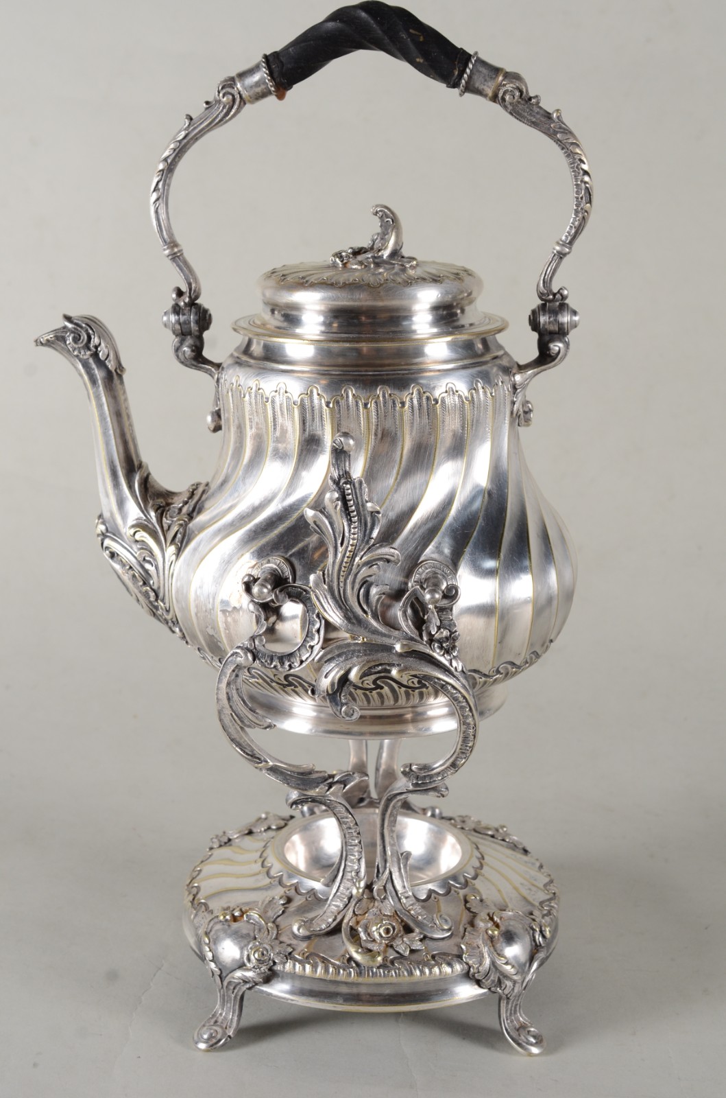 Baixela de metal prateado composto de 5 peças, sendo: Samovar, 2... - foto 6 de 11