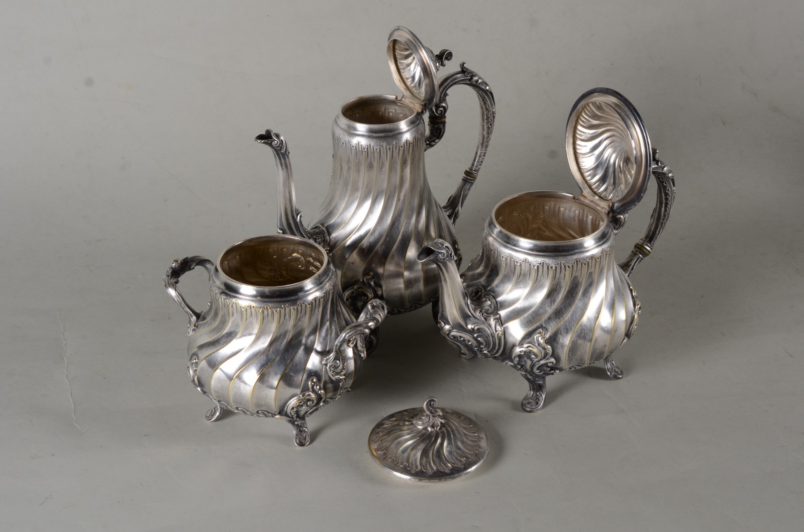 Baixela de metal prateado composto de 5 peças, sendo: Samovar, 2... - foto 10 de 11