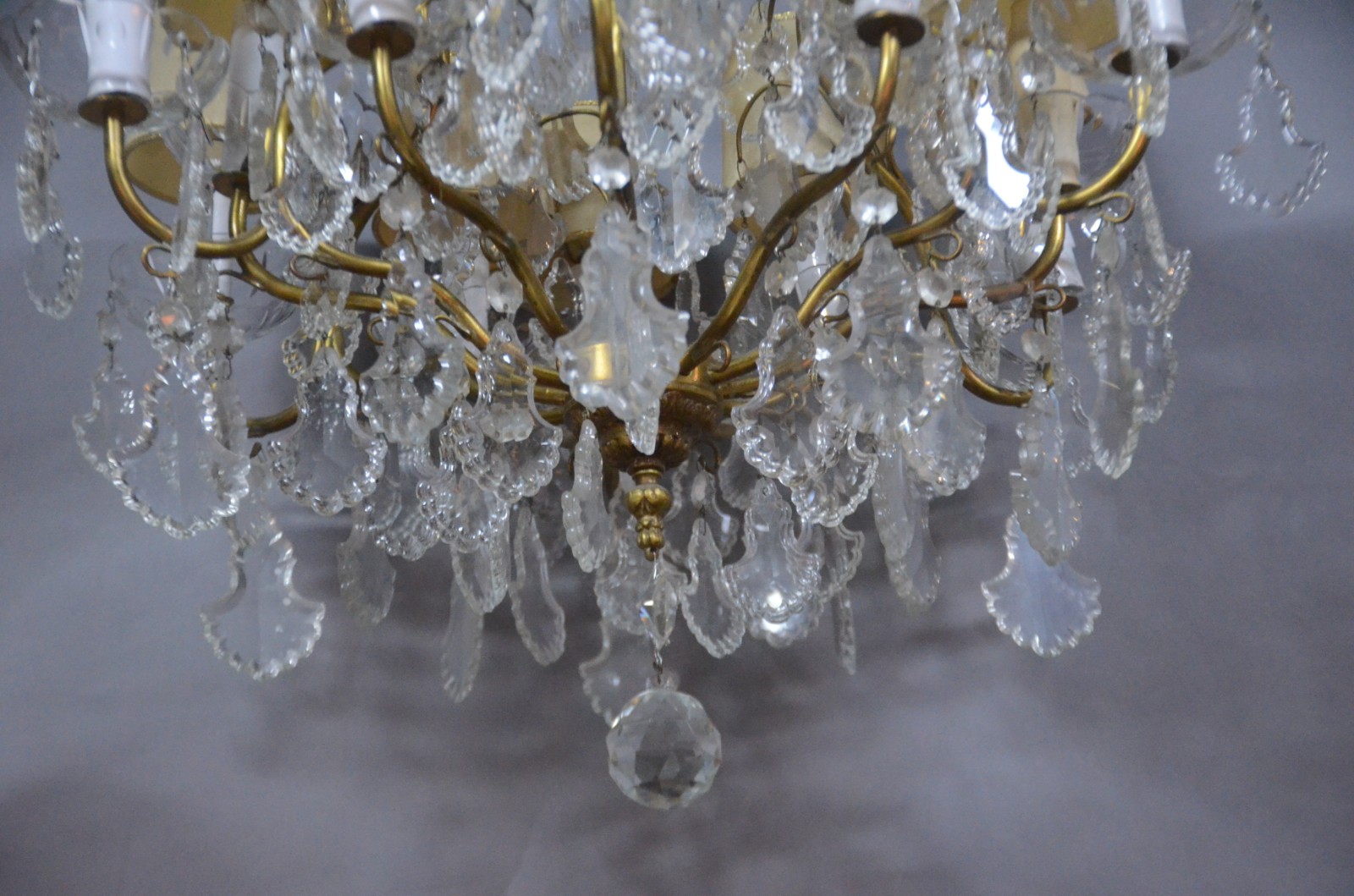 Lustre estilo Versailles para 12 luzes de metal dourado com placas e... - foto 7 de 9