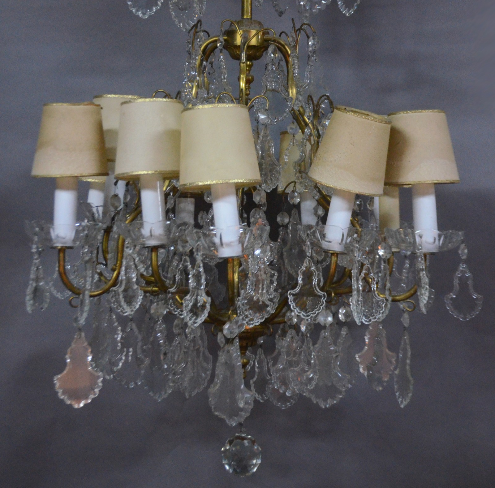 Lustre estilo Versailles para 12 luzes de metal dourado com placas e... - foto 8 de 9