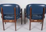 Jorge Zalszupin (1922-2020),  - Par de poltronas "Senior" de madeira nobre e couro sintético azul.