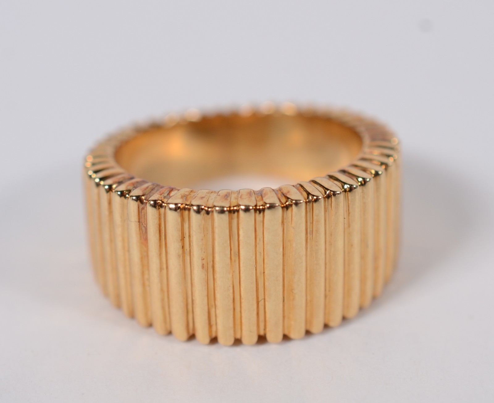 Anel de ouro 18 k., aro 15. Acompanha certificado emitido pelo... - foto 1 de 7