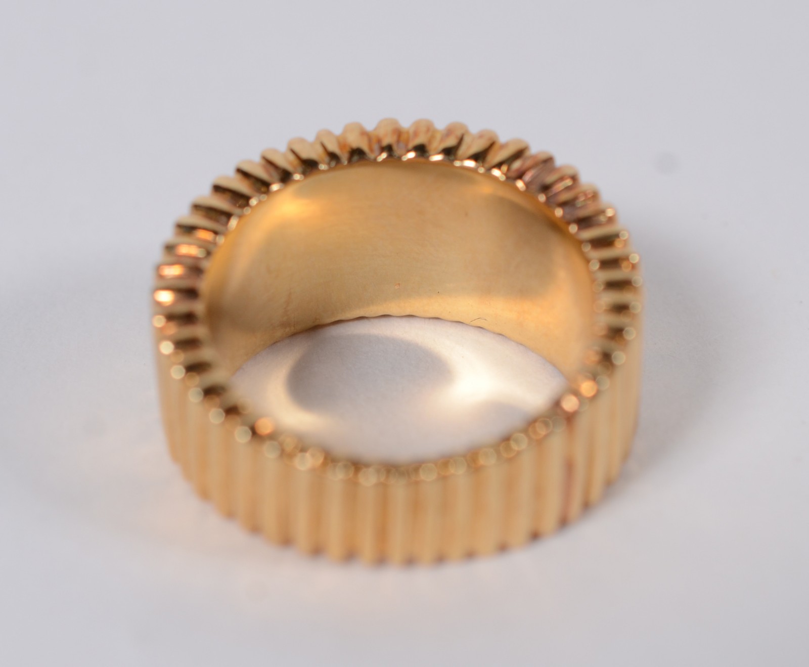 Anel de ouro 18 k., aro 15. Acompanha certificado emitido pelo... - foto 2 de 7