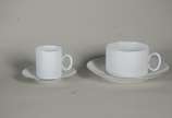 Porcelanas Renner (1937-1990),  - Aparelho de jantar, chá e café de porcelana Renner branca, borda com folhas de parreira, composto de: 23 pratos rasos, 10 fundos, 3 açucareiros (1 sem