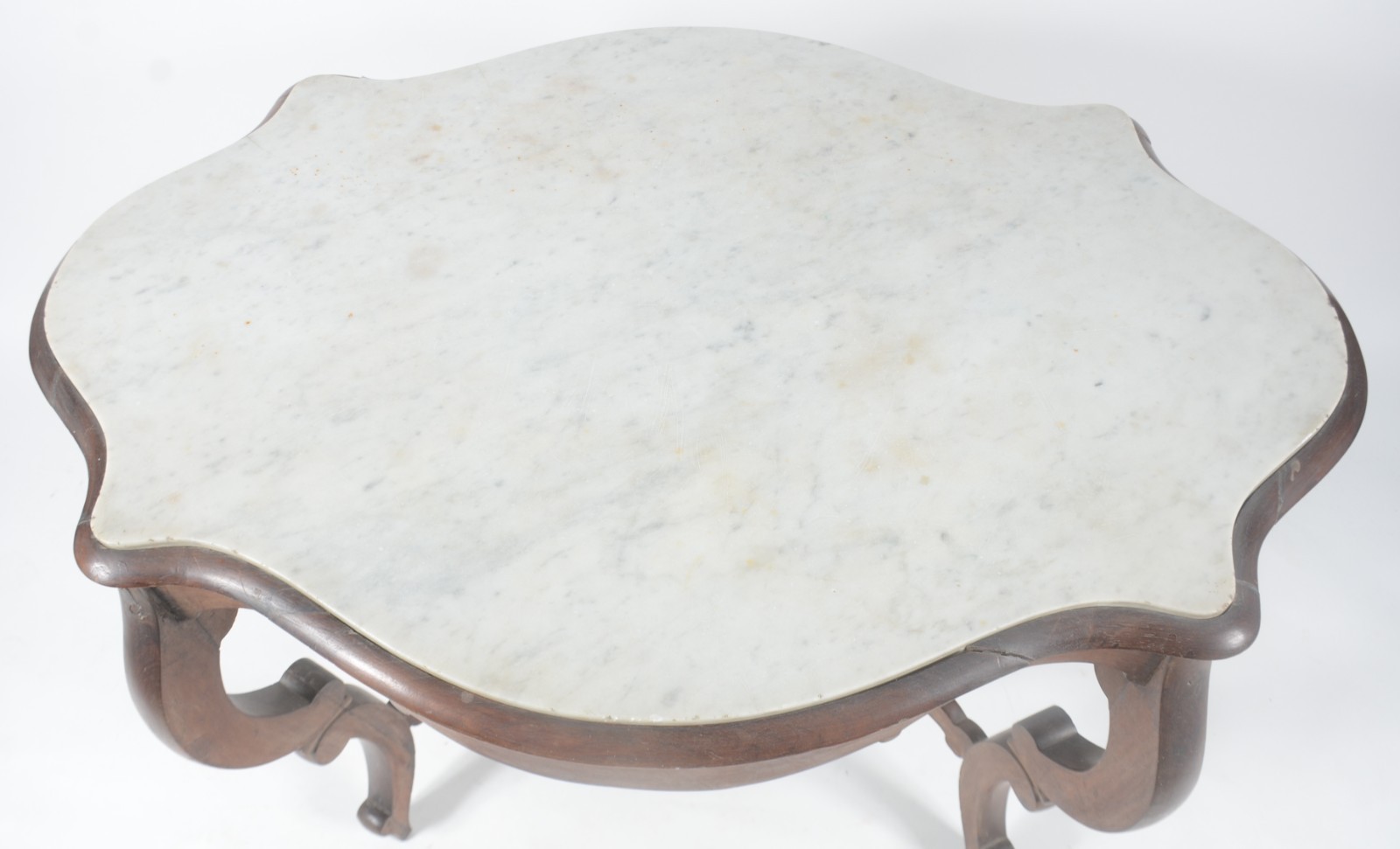 Mesa de apresentação de madeira nobre, estilo Luis Felipe, tampo de... - foto 3 de 3