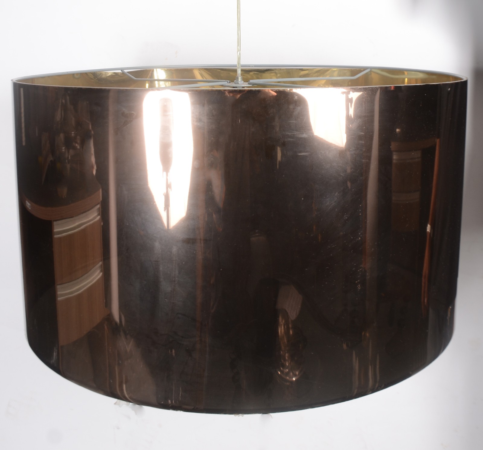 Lustre moderno para 5 luzes. Cúpula externa soltando as bordas. - foto 3 de 4