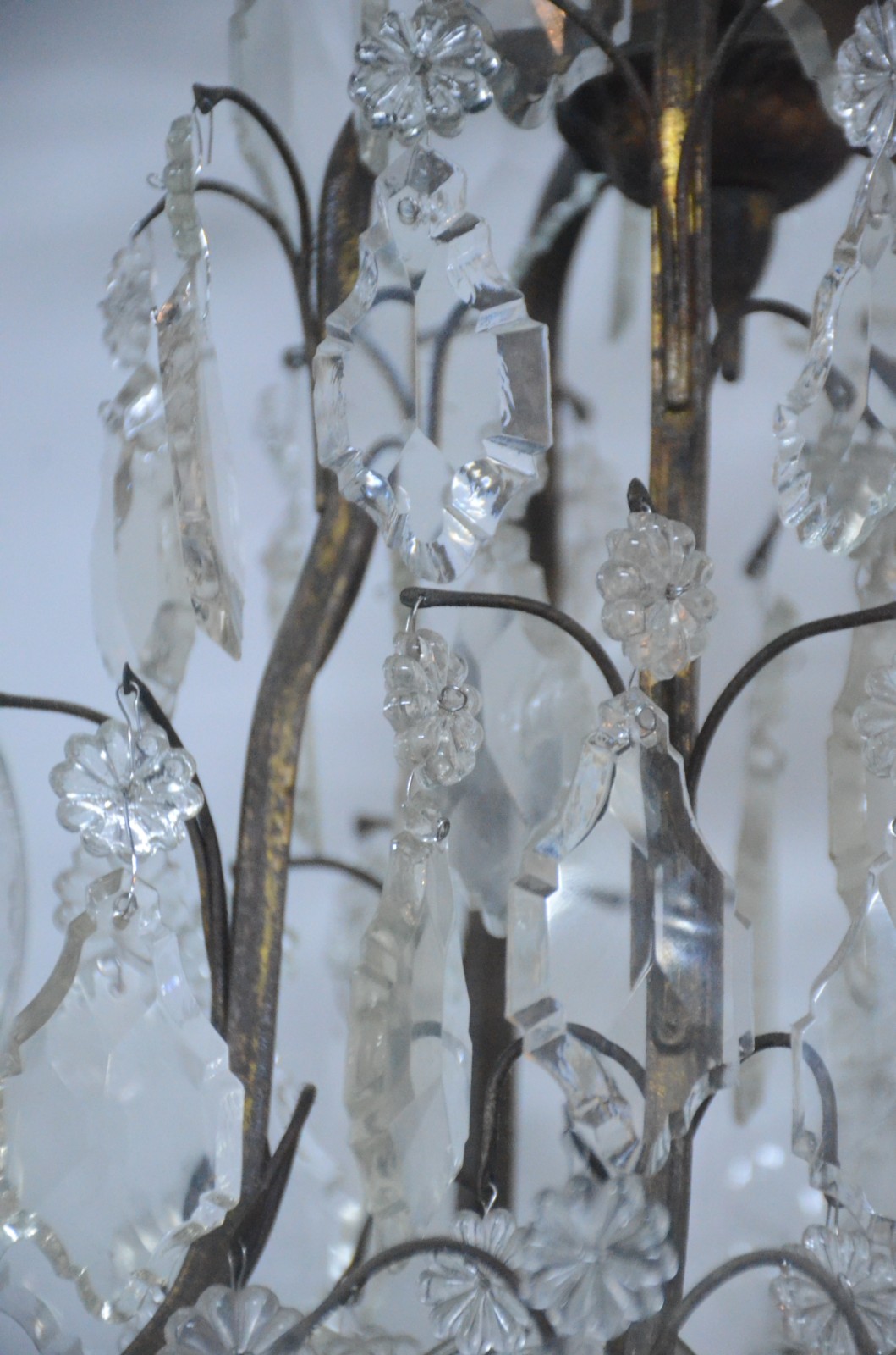 Lustre de metal para 10 luzes com pingentes de cristal lapidado. - foto 5 de 8
