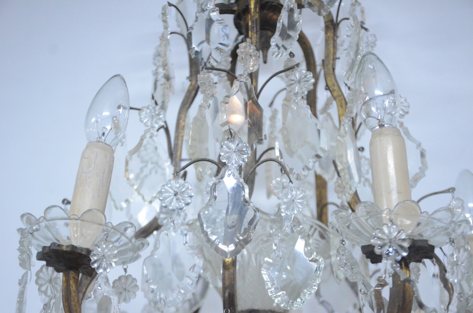 Lustre de metal para 10 luzes com pingentes de cristal lapidado. - foto 7 de 8