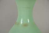 Par de vasos bojudos de opalina verde com resqu... - Par de vasos bojudos de opalina verde com resquícios de frisos dourados.