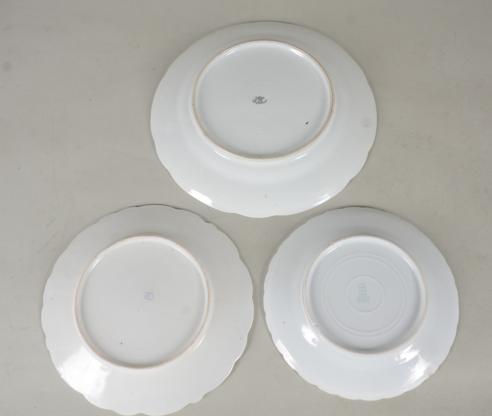 Diversas peças de porcelana, sendo: par de vasos de porcelana Real... - foto 3 de 11