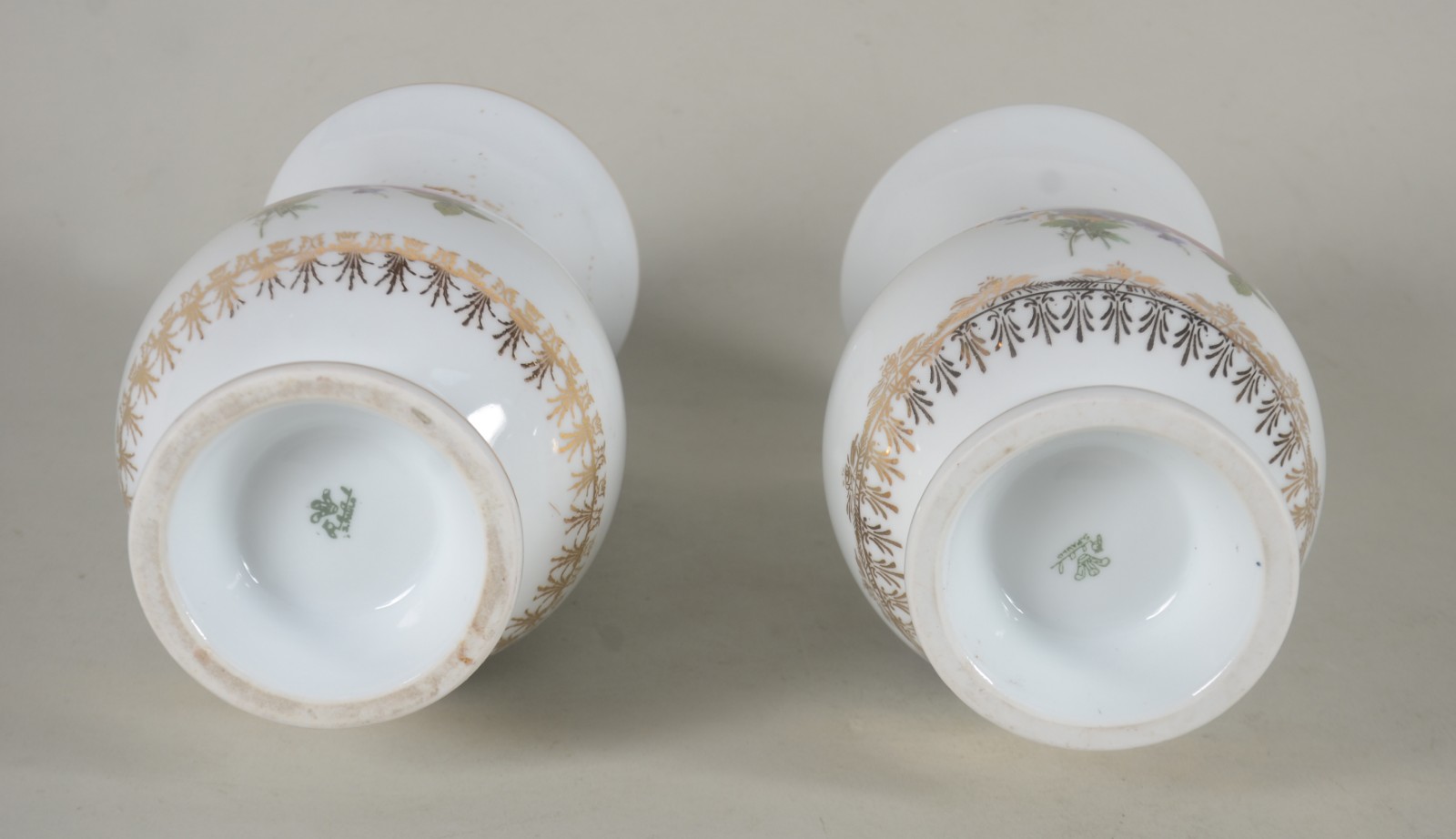 Diversas peças de porcelana, sendo: par de vasos de porcelana Real... - foto 9 de 11