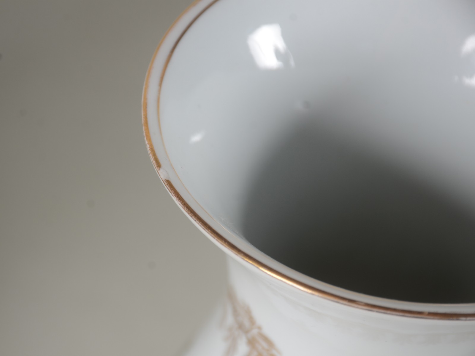 Diversas peças de porcelana, sendo: par de vasos de porcelana Real... - foto 11 de 11
