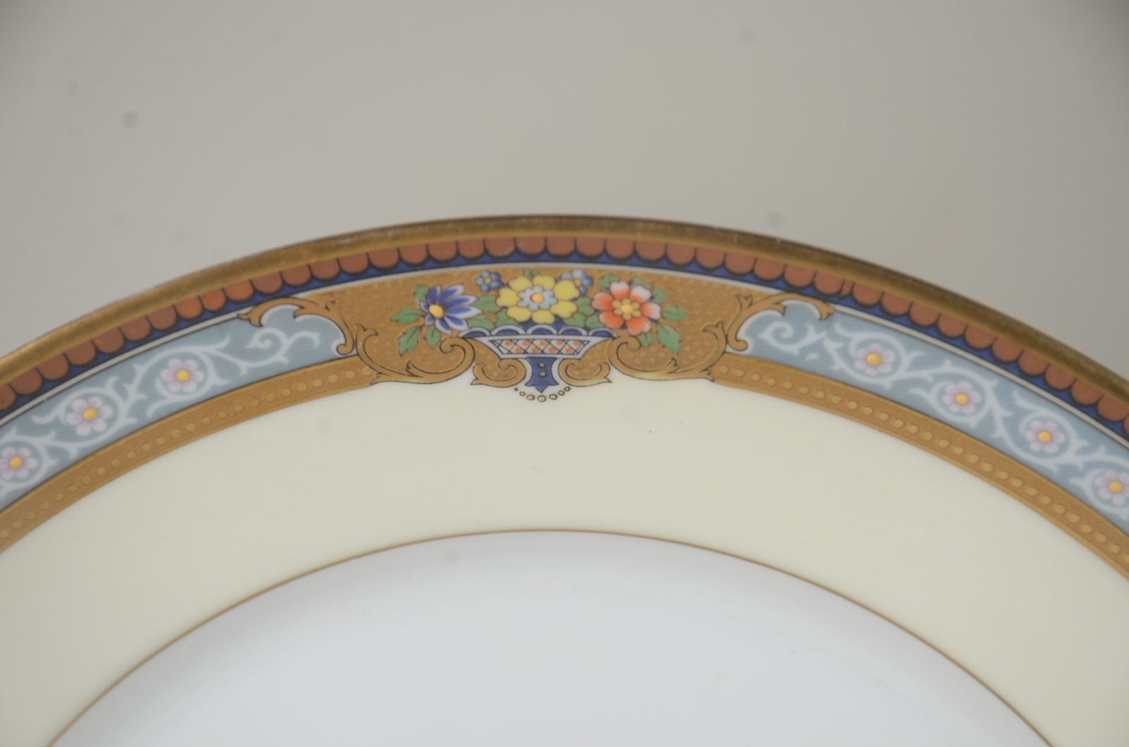 Aparelho de jantar de porcelana alemã da Bavaria, borda decorada com... - foto 3 de 11