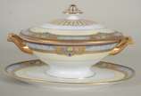 Bavaria (1747),  - Aparelho de jantar de porcelana alemã da Bavaria, borda decorada com guirlandas florais em policromia, composto de: 12 pratos rasos, 12 pratos fundos,