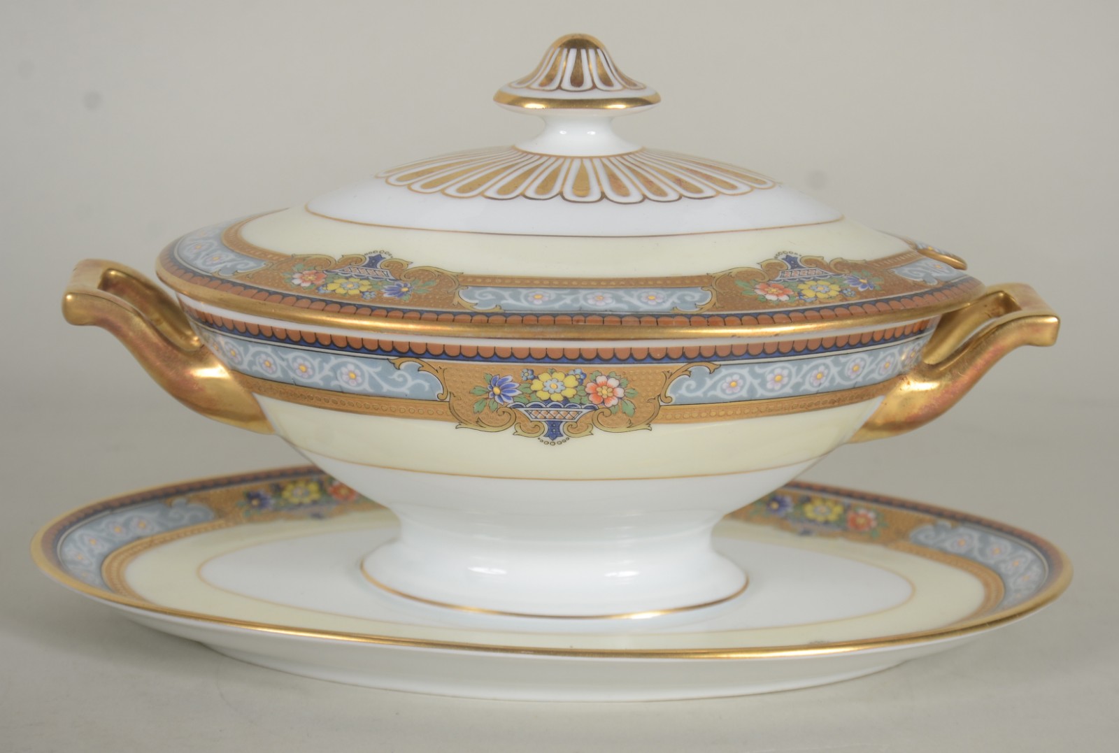 Aparelho de jantar de porcelana alemã da Bavaria, borda decorada com... - foto 4 de 11