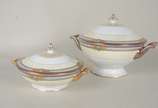 Bavaria (1747),  - Aparelho de jantar de porcelana alemã da Bavaria, borda decorada com guirlandas florais em policromia, composto de: 12 pratos rasos, 12 pratos fundos,