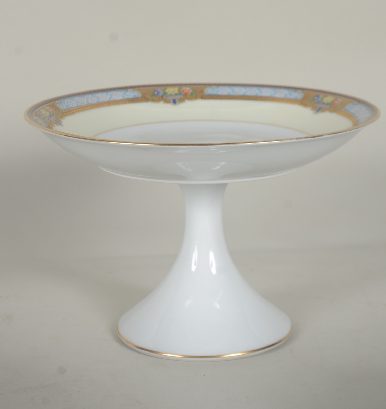 Aparelho de jantar de porcelana alemã da Bavaria, borda decorada com... - foto 9 de 11
