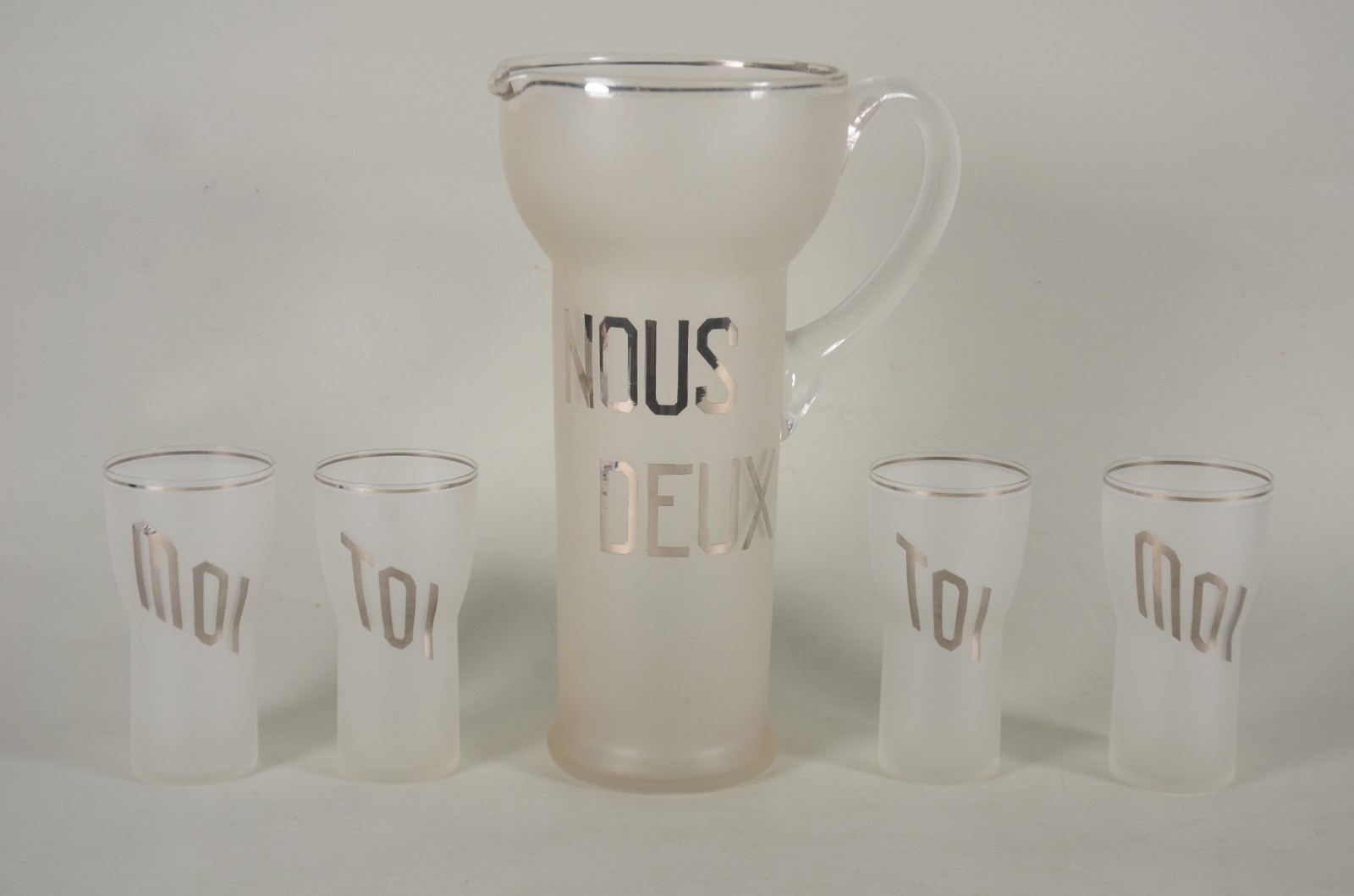 Conjunto Art Deco para refresco, composto de jarra e 4 copos de vidro... - foto 1 de 9