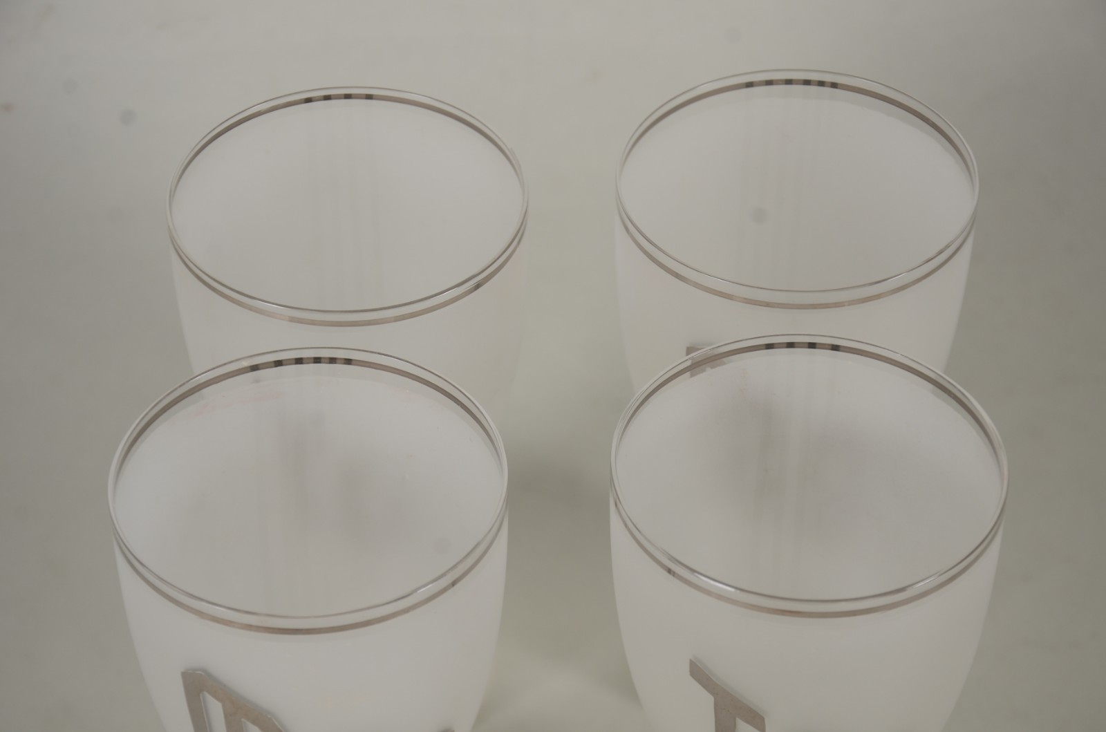 Conjunto Art Deco para refresco, composto de jarra e 4 copos de vidro... - foto 8 de 9
