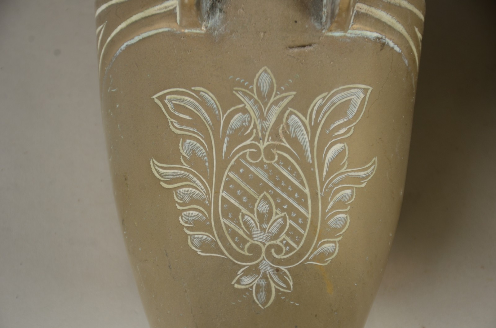 Quatro sapatas/floreiras de metal dourado (desgastes). - foto 3 de 8