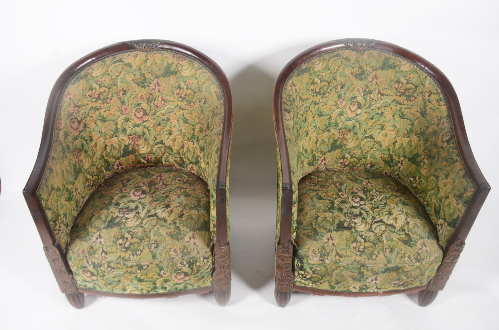 Antigo conjunto de sofá e par de poltronas com estruturas de madeira... - foto 4 de 8