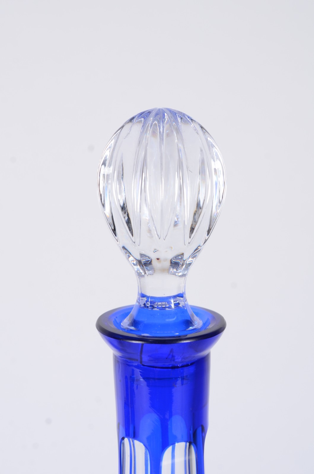 Conjunto com garrafa e seis taças para vinho de cristal doublé azul... - foto 3 de 11