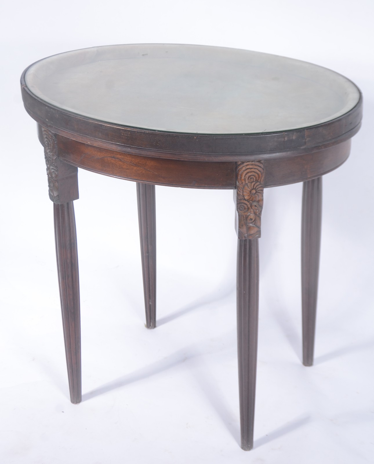 Mesa oval de madeira nobre, tampo "vitrine" de vidro e parte interna... - foto 1 de 7