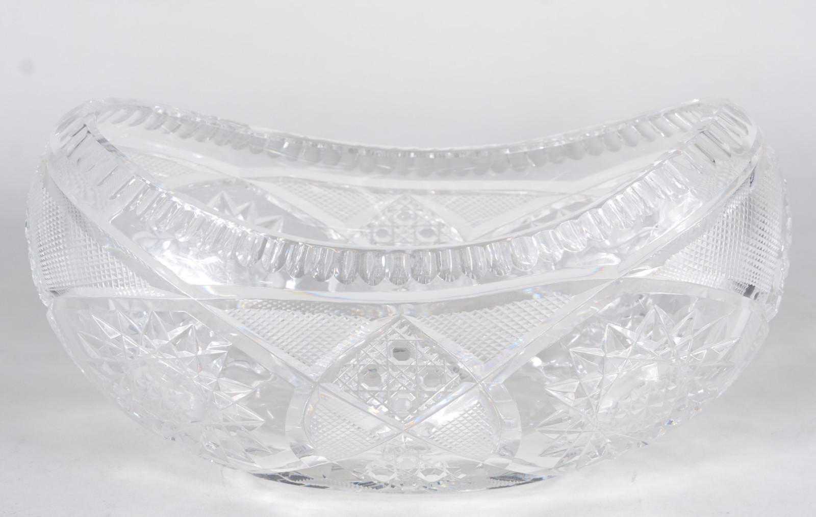 Fruteira de cristal tcheco lapidado, feitio gôndola. - foto 1 de 8