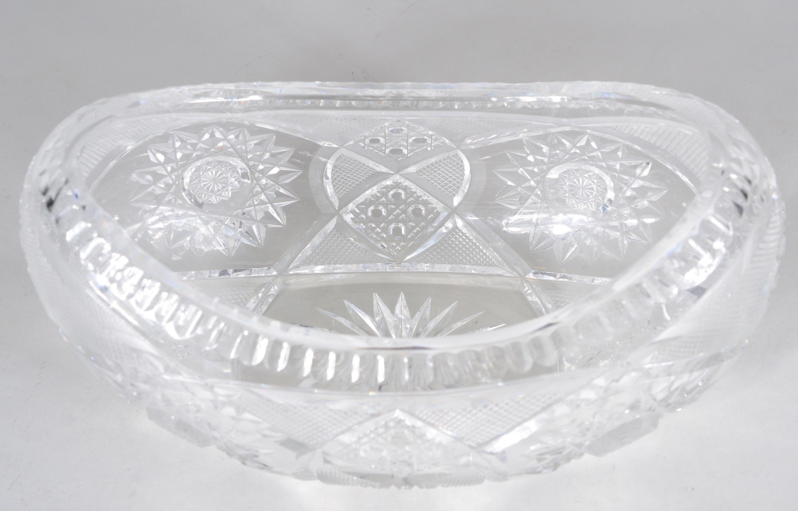 Fruteira de cristal tcheco lapidado, feitio gôndola. - foto 2 de 8