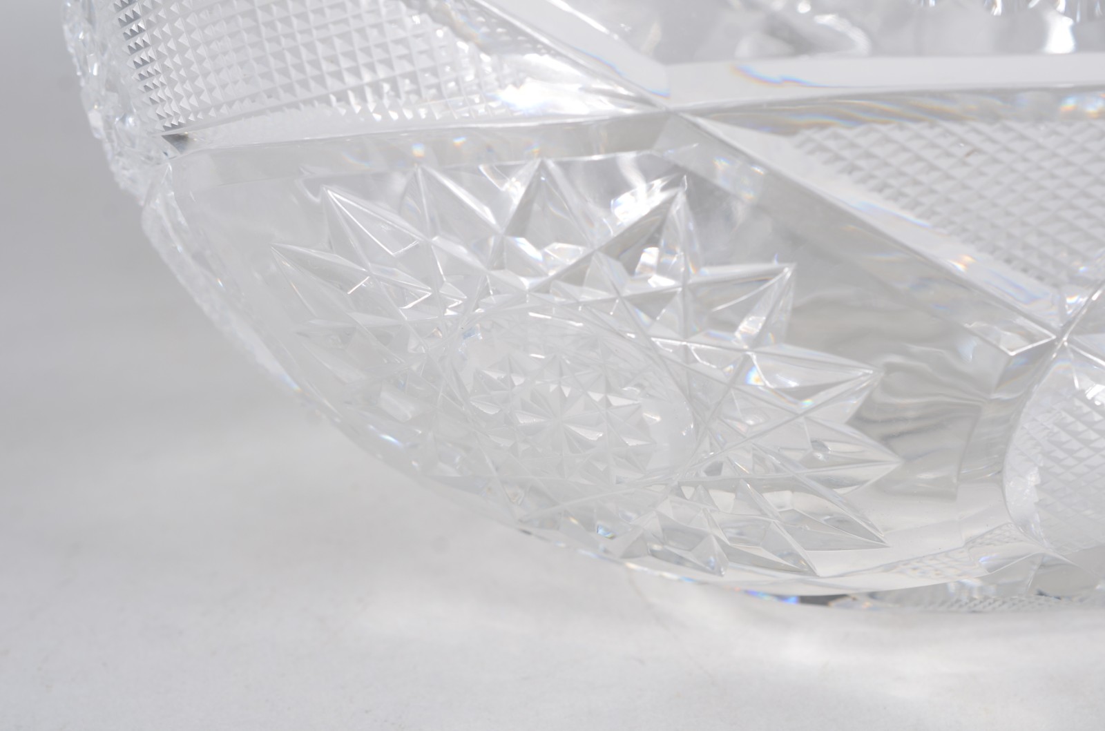Fruteira de cristal tcheco lapidado, feitio gôndola. - foto 4 de 8