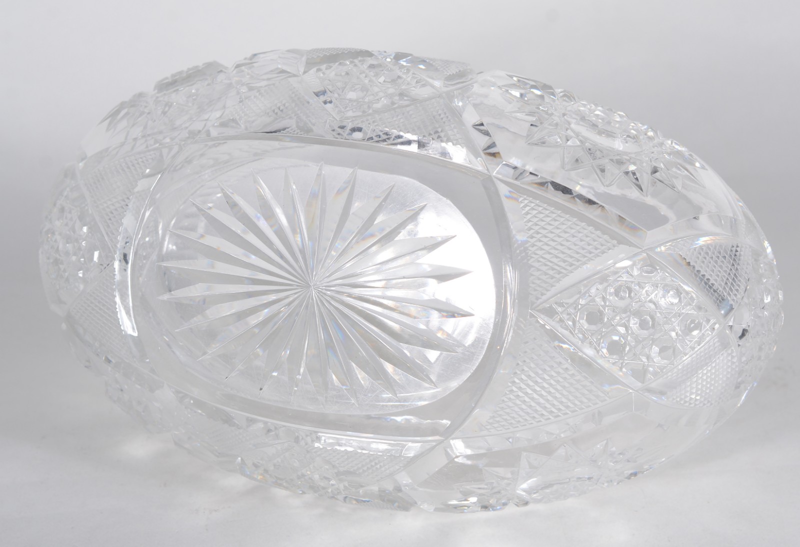 Fruteira de cristal tcheco lapidado, feitio gôndola. - foto 8 de 8