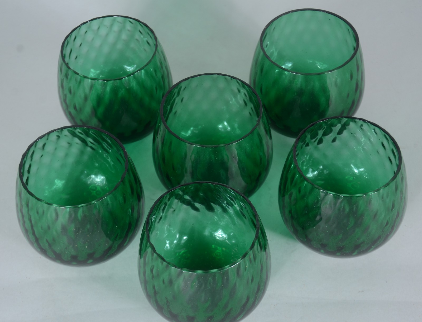 Conjunto de garrafa e 6 copos de vidro verde. - foto 3 de 9