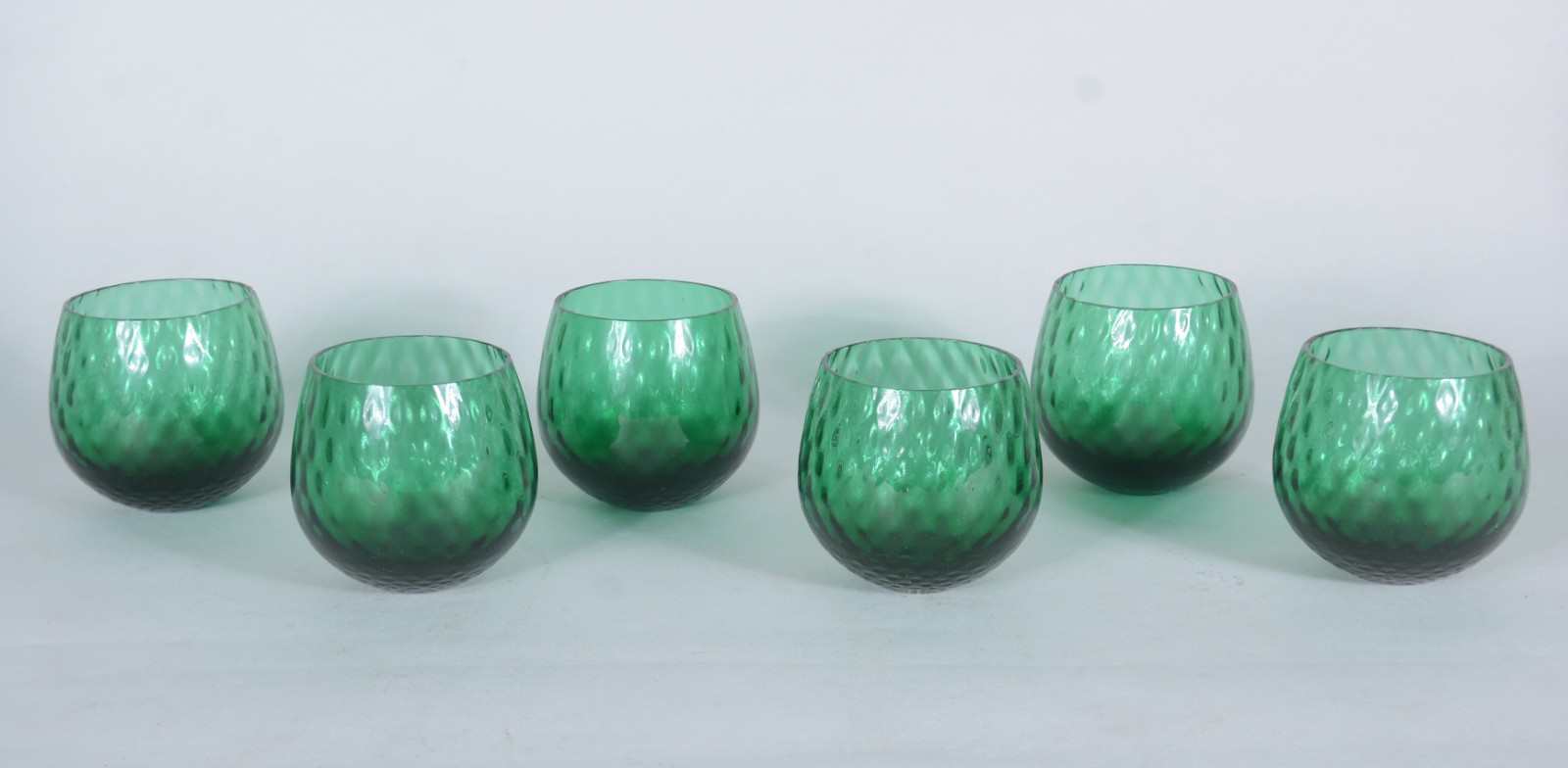 Conjunto de garrafa e 6 copos de vidro verde. - foto 4 de 9