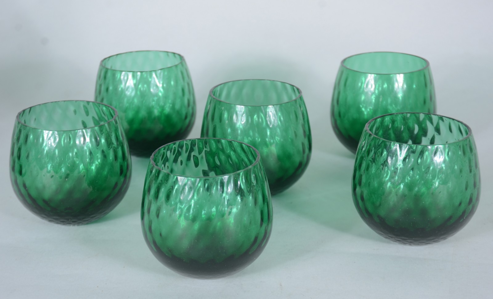 Conjunto de garrafa e 6 copos de vidro verde. - foto 8 de 9