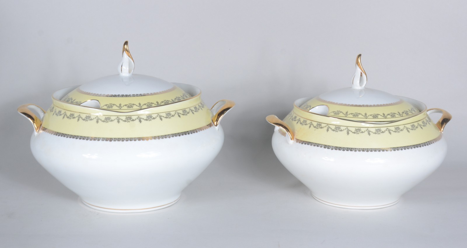 Aparelho de jantar, chá e café de porcelana Real, borda com grega... - foto 2 de 9