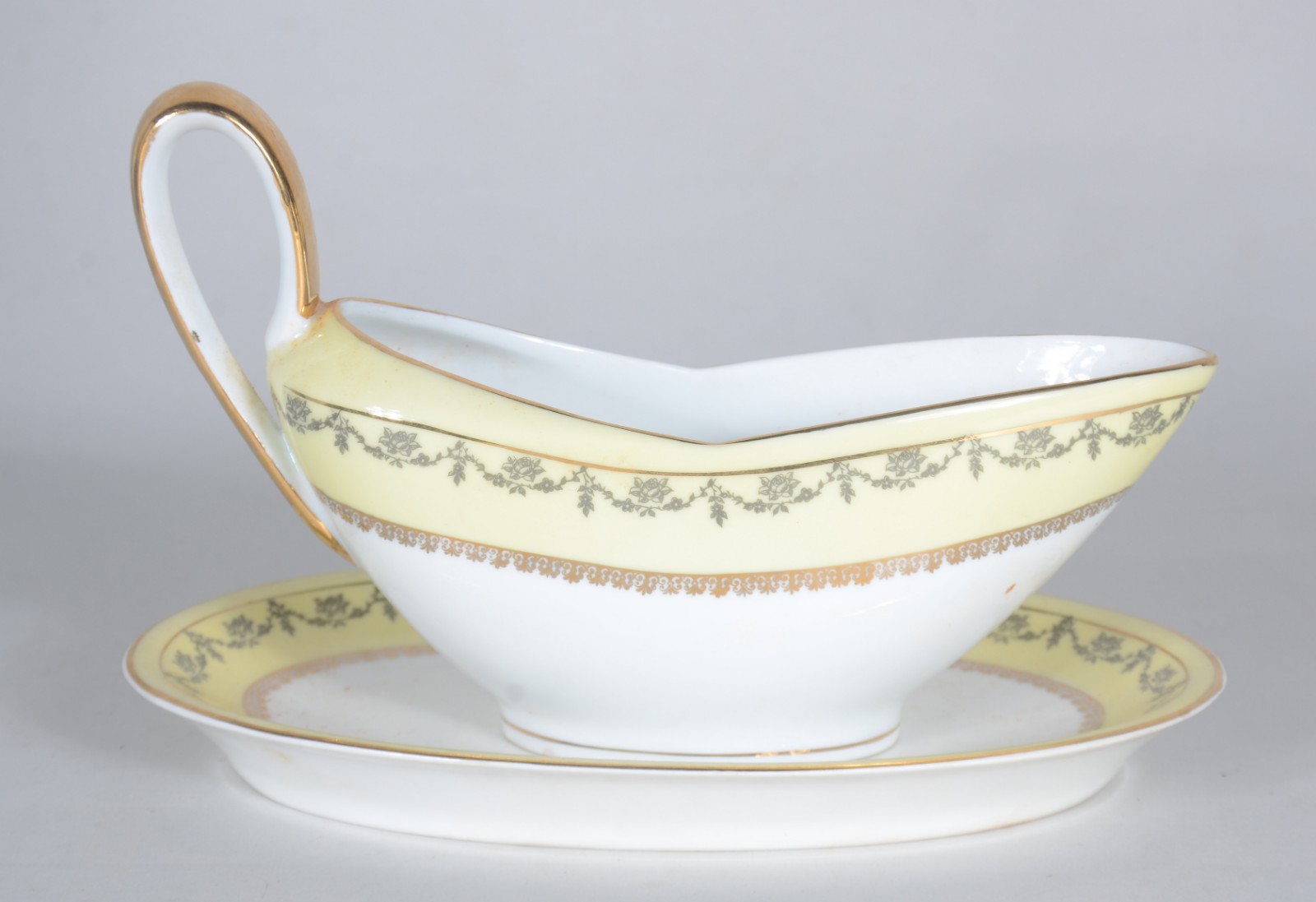 Aparelho de jantar, chá e café de porcelana Real, borda com grega... - foto 3 de 9