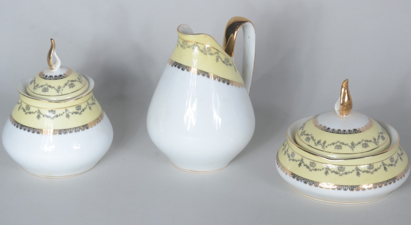 Aparelho de jantar, chá e café de porcelana Real, borda com grega... - foto 6 de 9
