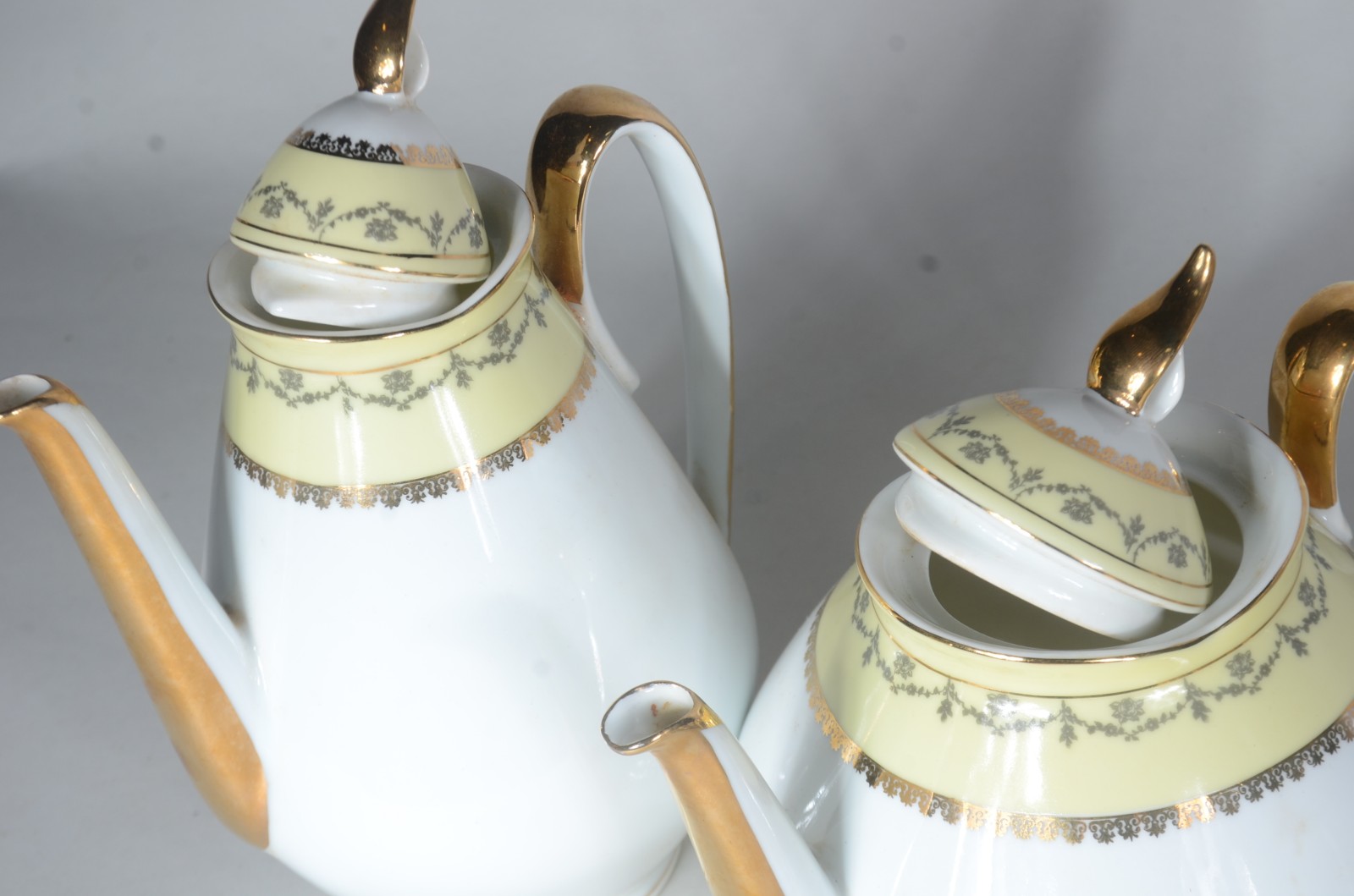 Aparelho de jantar, chá e café de porcelana Real, borda com grega... - foto 7 de 9