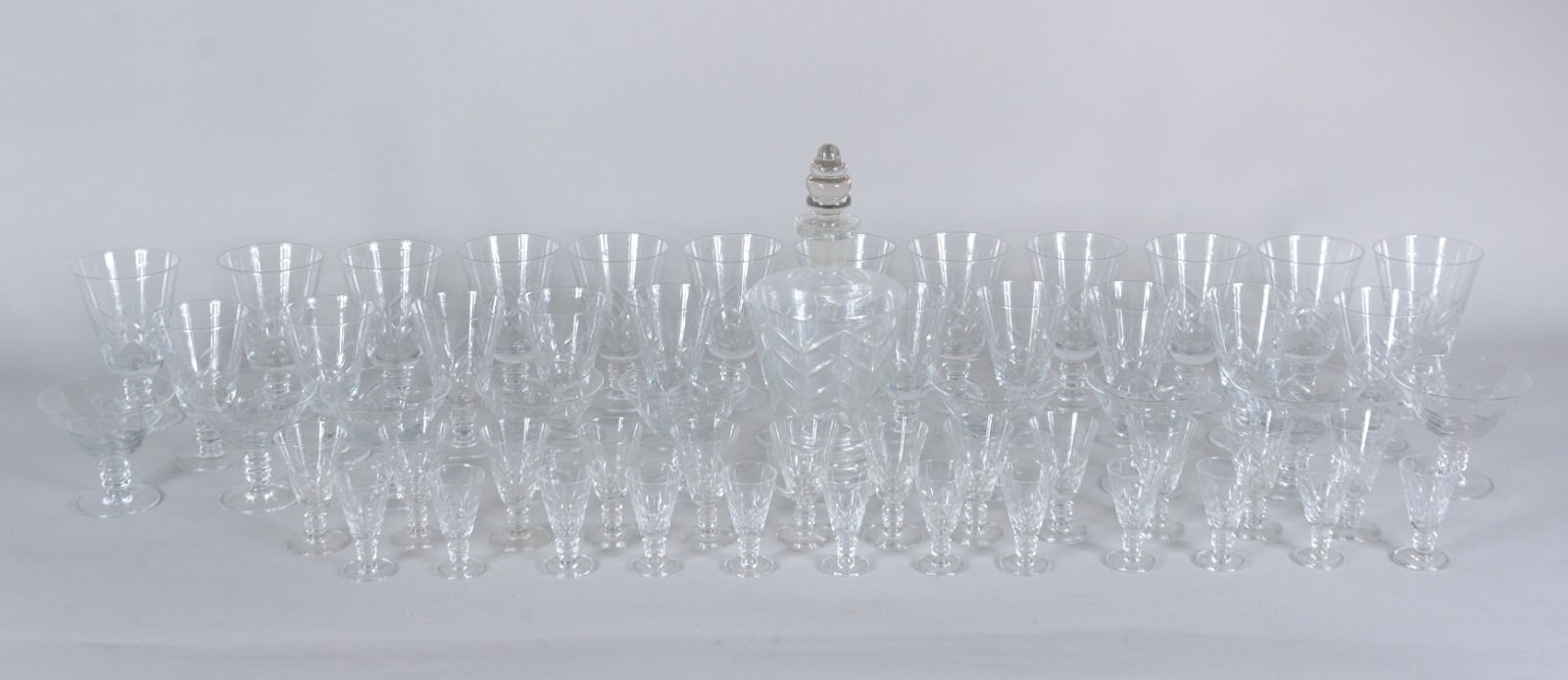 Serviço de cristal, composto de: 12 para água, 11 para vinho, 10 para... - foto 2 de 9
