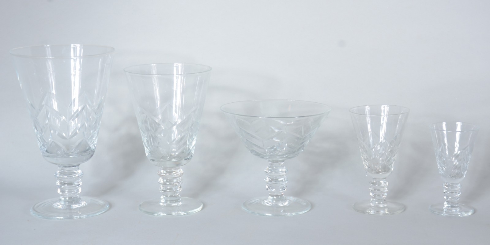 Serviço de cristal, composto de: 12 para água, 11 para vinho, 10 para... - foto 4 de 9