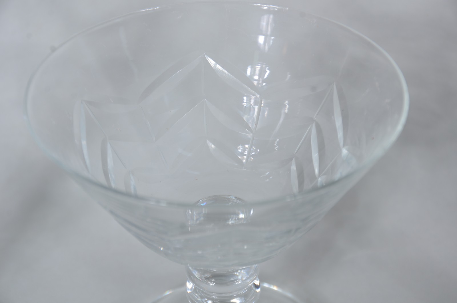 Serviço de cristal, composto de: 12 para água, 11 para vinho, 10 para... - foto 9 de 9