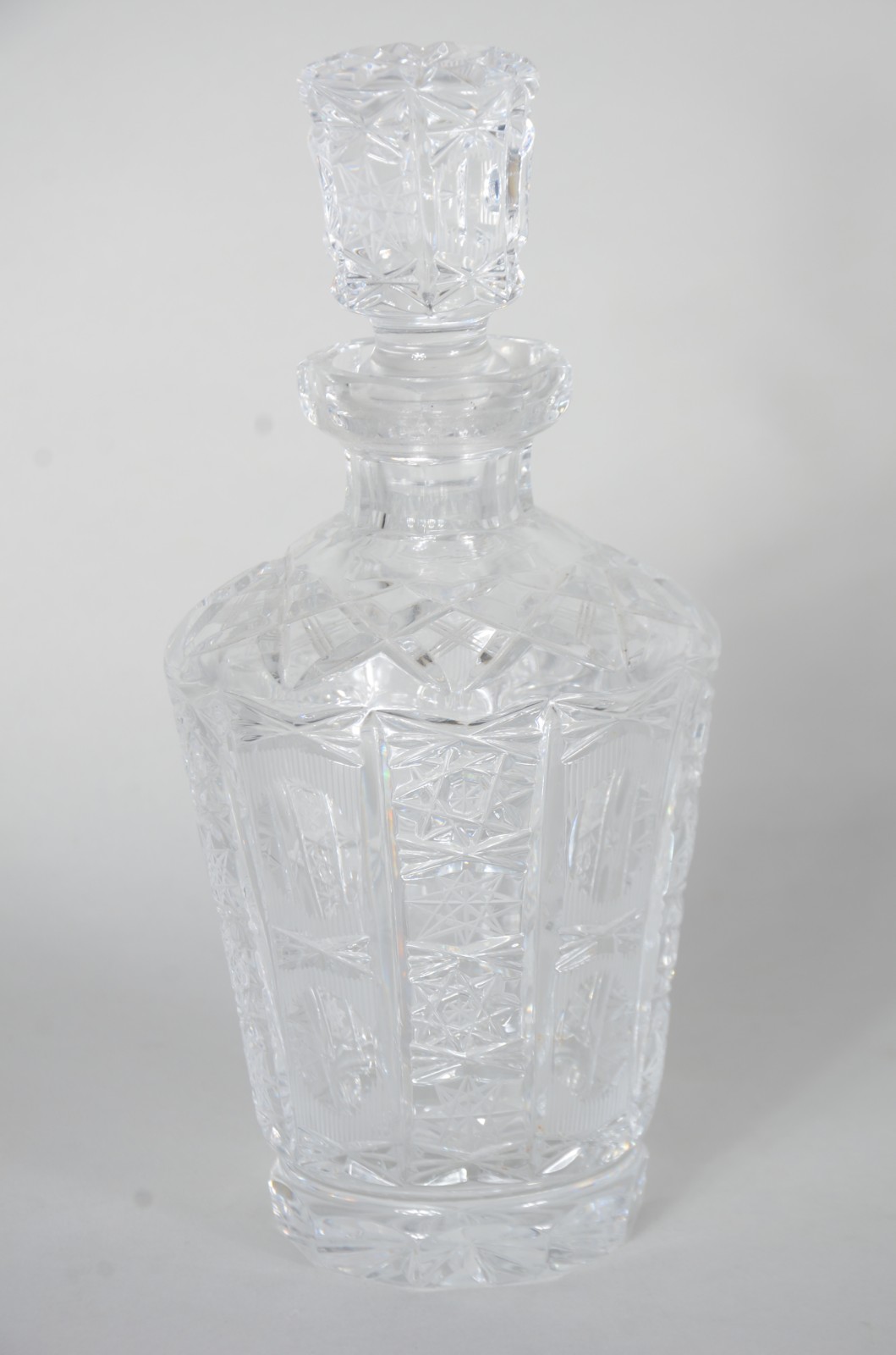Conjunto de licoreira com 6 copinhos de cristal tcheco lapidado. - foto 2 de 10