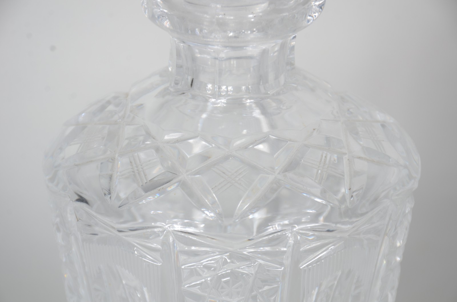 Conjunto de licoreira com 6 copinhos de cristal tcheco lapidado. - foto 5 de 10