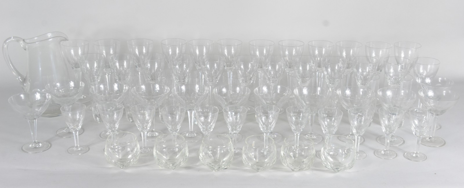 Serviço de cristal facetado, composto de: 10 copos longos, 12 para... - foto 2 de 10