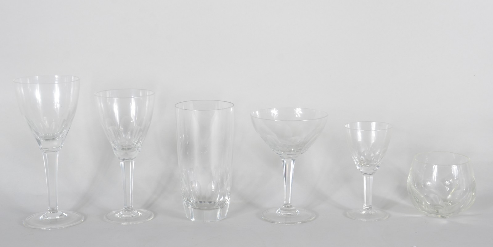 Serviço de cristal facetado, composto de: 10 copos longos, 12 para... - foto 3 de 10
