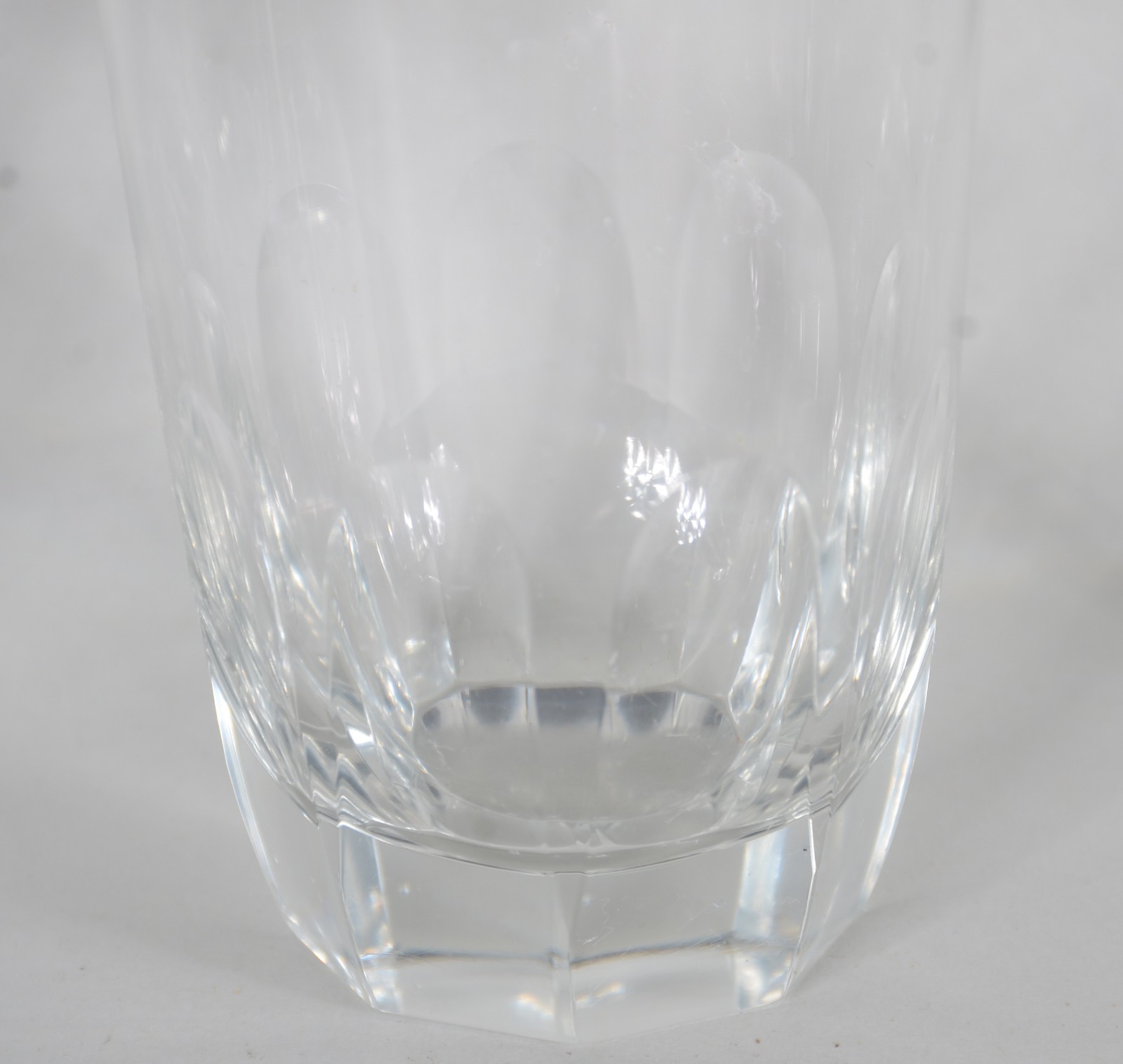 Serviço de cristal facetado, composto de: 10 copos longos, 12 para... - foto 7 de 10