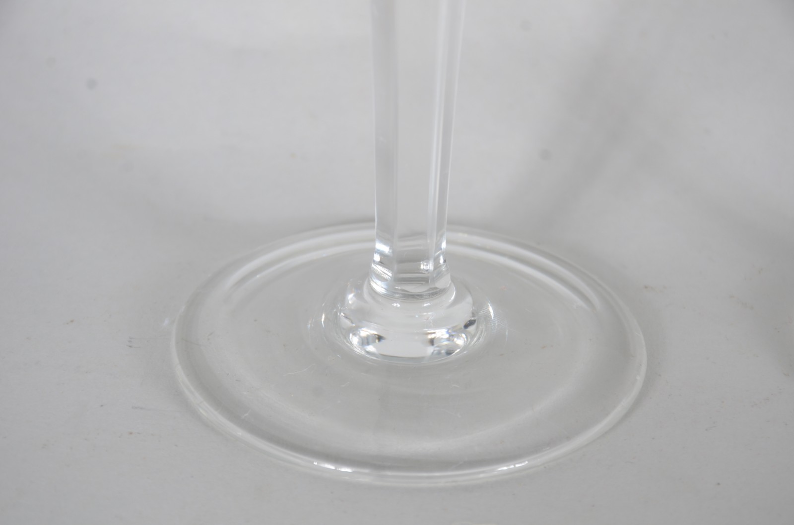 Serviço de cristal facetado, composto de: 10 copos longos, 12 para... - foto 8 de 10