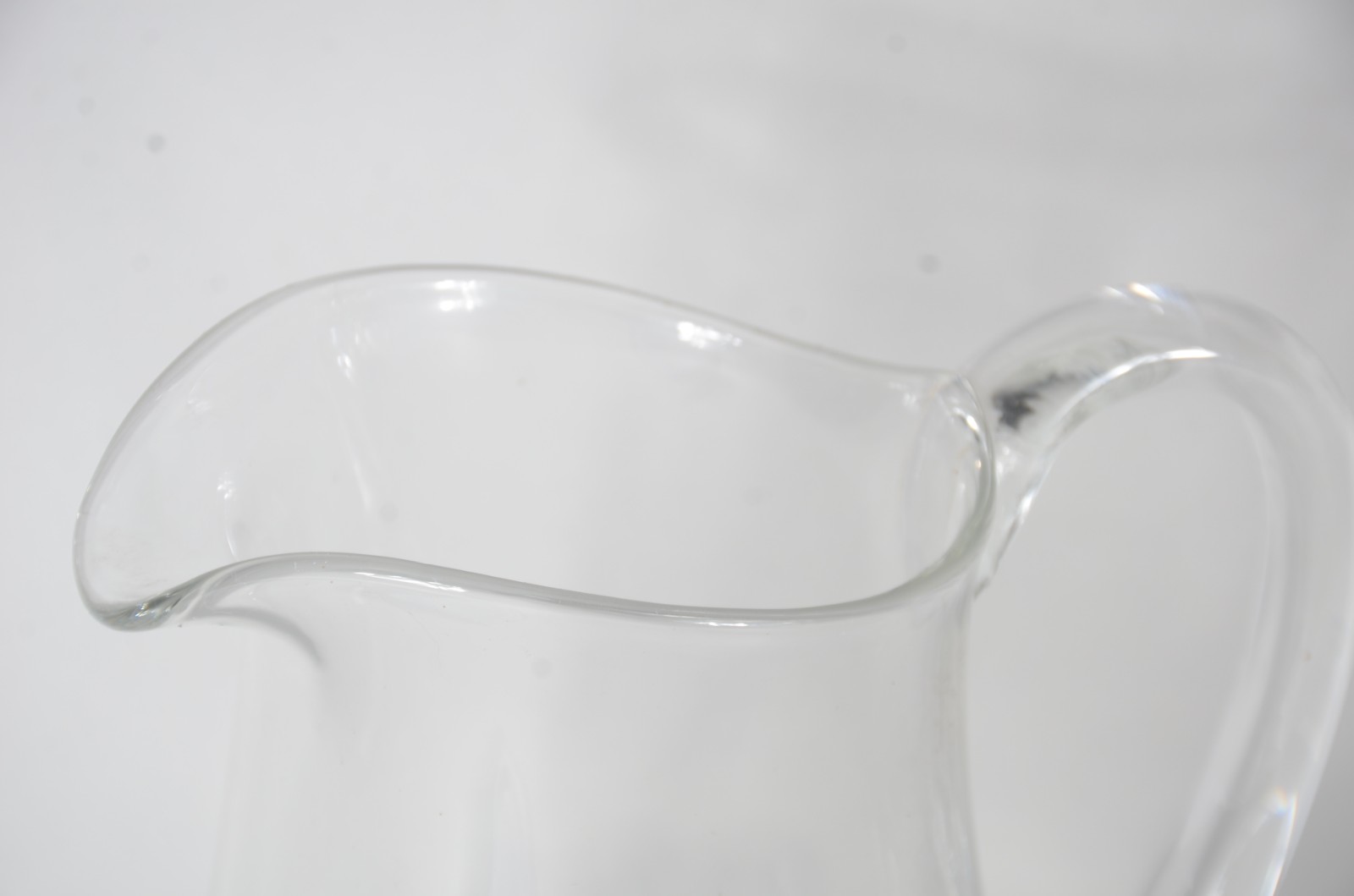 Serviço de cristal facetado, composto de: 10 copos longos, 12 para... - foto 10 de 10